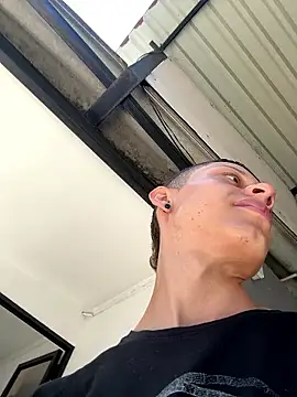 Snapshot of Daddyrich_632 chatting on January 2026 04:22:02 PM Daddyrich 632 online show from January 2026 04:22:02 PM