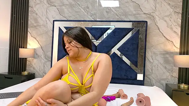 Snapshot of KarinaSimonz chatting on June 2026 07:57:02 PM KarinaSimonz online show from June 2026 07:57:02 PM