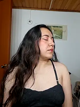 Emi chik online show from June 2026 05:39:01 AM