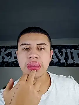 Snapshot of SexyBoy-Bigclit chatting on December 2024 10:01:02 PM SexyBoy-Bigclit online show from December 2024 10:01:02 PM