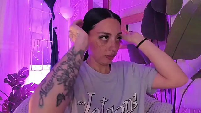 sadashi moon  online show from February 2025 09:36:01 AM