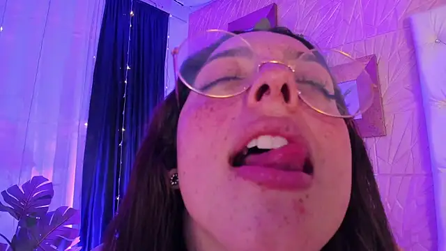 sadashi moon  online show from March 2025 03:52:02 AM