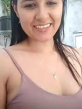 Snapshot of elena_jonees chatting on January 2025 06:28:01 PM elena jonees online show from January 2025 06:28:01 PM