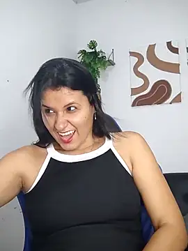 Snapshot of elena_jonees chatting on November 2025 07:35:02 PM elena jonees online show from November 2025 07:35:02 PM