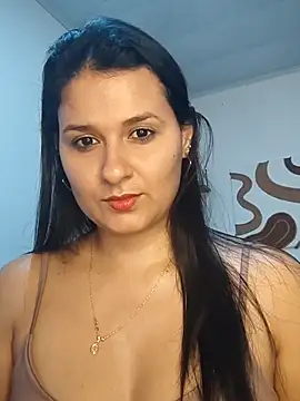 Snapshot of elena_jonees chatting on December 2025 08:25:01 PM elena jonees online show from December 2025 08:25:01 PM