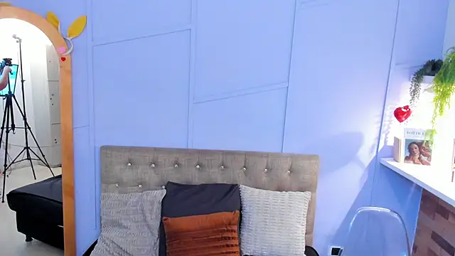 nathalie rossel online show from September 2025 06:48:02 AM