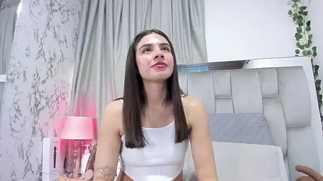 dafne queenn online show from September 2025 01:02:01 PM