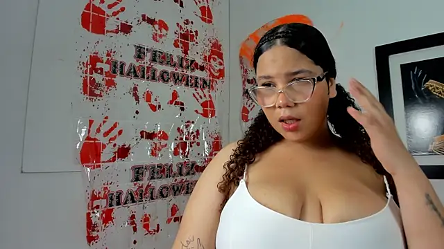 Snapshot of zoee_lovv chatting on October 2025 03:08:01 AM zoee lovv online show from October 2025 03:08:01 AM