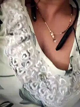 Snapshot of lovelyruhi chatting on December 2024 05:00:01 PM lovelyruhi online show from December 2024 05:00:01 PM