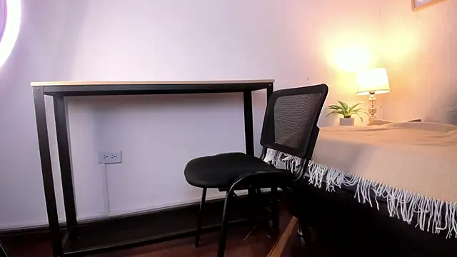 Caroline dh online show from March 2026 11:37:02 AM