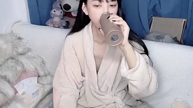 Lili-2 online show from November 2025 04:51:01 PM