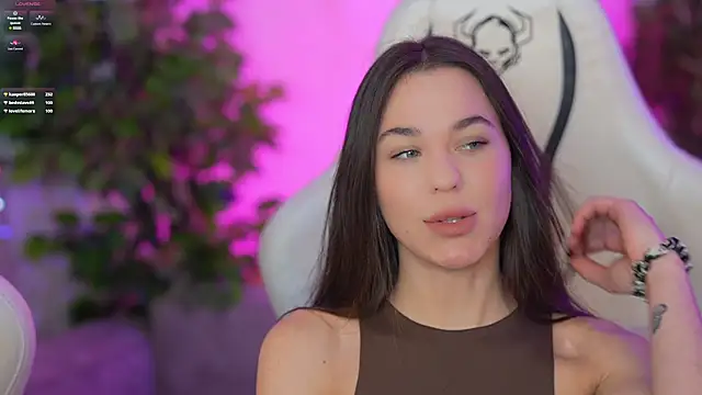 Julia  Star  online show from February 2025 03:28:02 PM