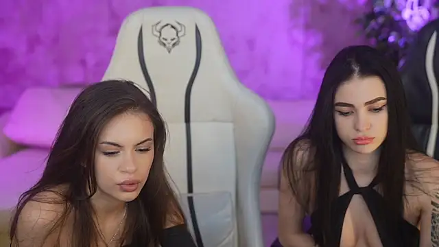 Julia  Star  online show from March 2025 02:40:01 PM