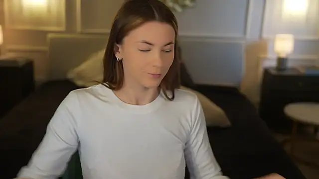 Julia  Star  online show from April 2026 10:41:02 AM