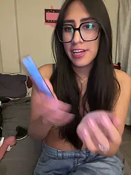 Snapshot of AleFantasy0001 chatting on September 2025 04:58:02 AM AleFantasy0001 online show from September 2025 04:58:02 AM