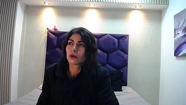 Melodi Roux online show from April 2026 01:03:01 PM