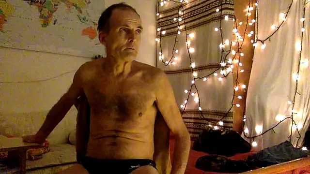 Snapshot of TowaFreespirit chatting on December 2024 11:29:01 PM TowaFreespirit online show from December 2024 11:29:01 PM