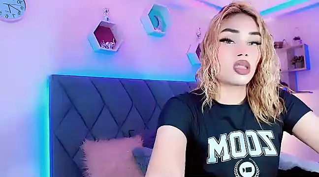 Hallyhott online show from December 2024 04:05:01 PM