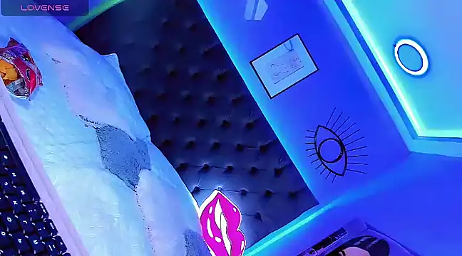 Hallyhott online show from December 2024 05:27:02 AM