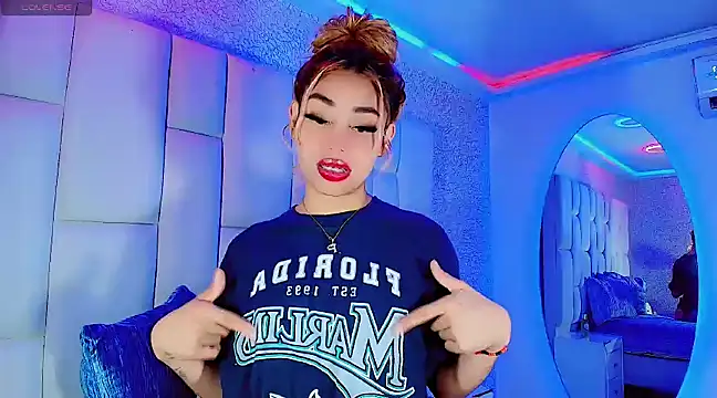 Hallyhott online show from March 2025 04:49:01 AM