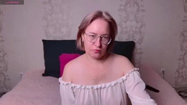 Moonlight Jasmine online show from November 2025 12:38:02 AM