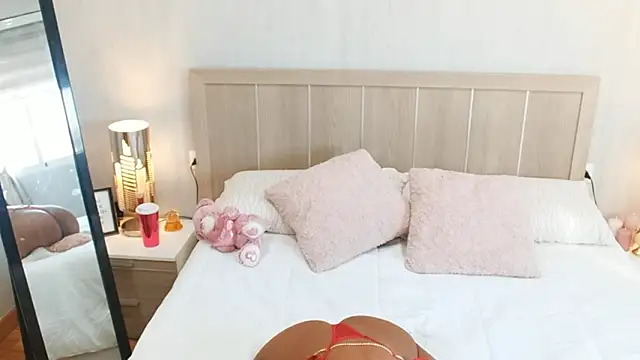 IamCrystal2 online show from December 2024 02:05:02 PM