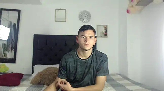 Latin Boy24 online show from December 2024 06:46:01 PM