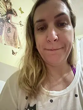 Snapshot of Bia_sexynovaes chatting on June 2026 11:03:01 PM Bia sexynovaes online show from June 2026 11:03:01 PM