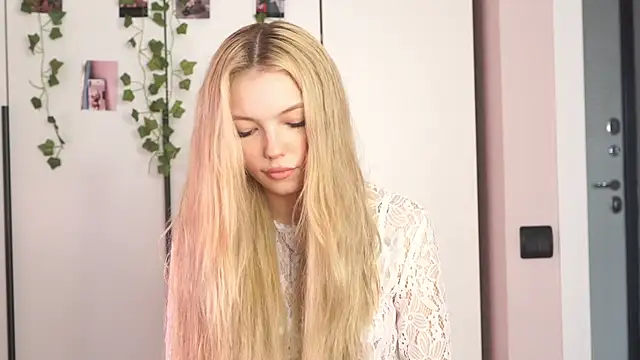 norakisses online show from May 2026 07:28:02 AM