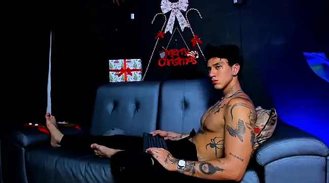 JUSTIN FULLER1 online show from December 2024 07:14:01 PM