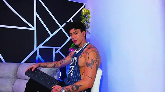 JUSTIN FULLER1 online show from February 2025 08:30:01 PM