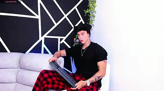 JUSTIN FULLER1 online show from February 2025 07:28:02 PM