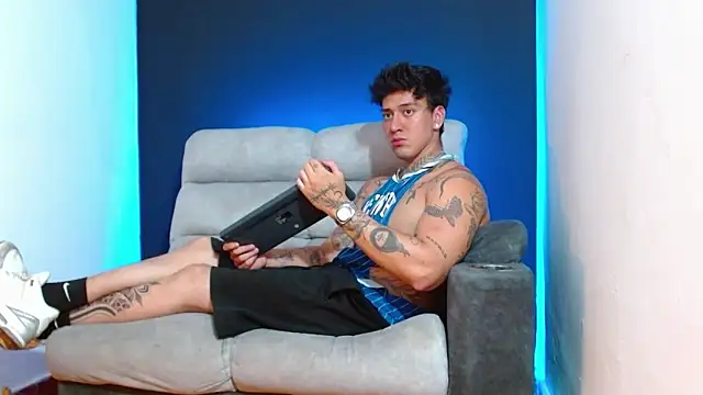 JUSTIN FULLER1 online show from December 2025 12:08:01 AM