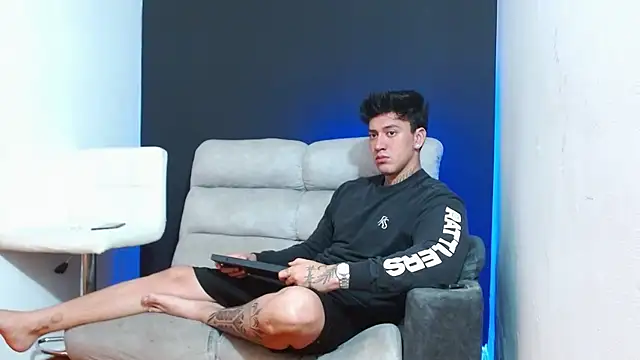 JUSTIN FULLER1 online show from March 2026 10:16:01 PM