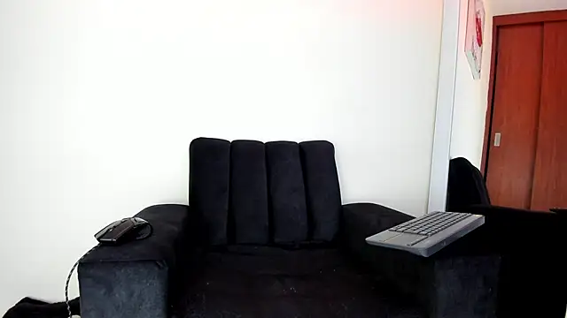 its  angelica  online show from December 2024 06:16:01 PM