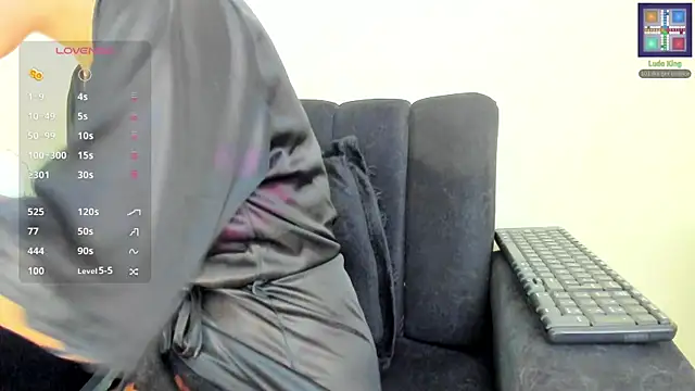 its  angelica  online show from January 2026 06:57:02 PM