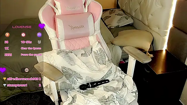 MimiRodriguez online show from January 2025 04:49:01 AM