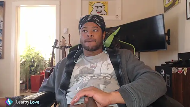 Snapshot of Learoy_Love chatting on January 2025 10:23:01 PM Learoy Love online show from January 2025 10:23:01 PM