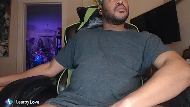 Snapshot of Learoy_Love chatting on February 2026 04:32:01 AM Learoy Love online show from February 2026 04:32:01 AM