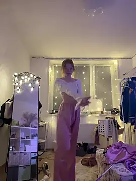 Esme Runn online show from February 2025 02:25:02 PM