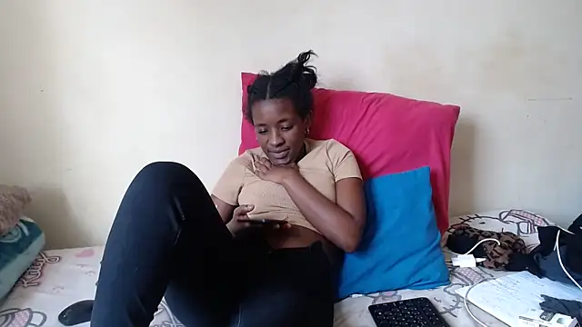 Snapshot of SexyRed18 chatting on September 2025 02:00:01 PM SexyRed18 online show from September 2025 02:00:01 PM