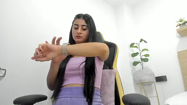 evelin leroy online show from February 2026 12:06:02 PM