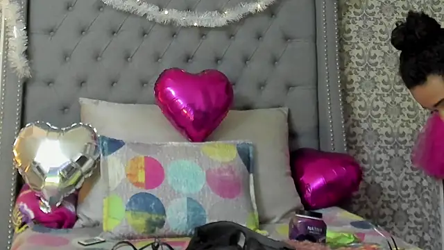 evafoxs online show from December 2024 06:40:01 AM