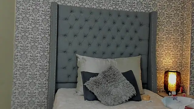 evafoxs online show from March 2025 01:01:01 PM