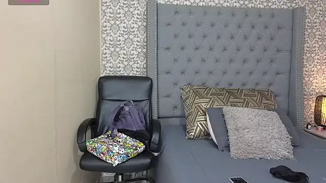 evafoxs online show from March 2025 03:04:02 PM