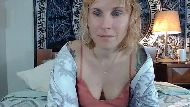 Snapshot of Cutikatxoxo chatting on February 2025 02:37:02 AM Cutikatxoxo online show from February 2025 02:37:02 AM