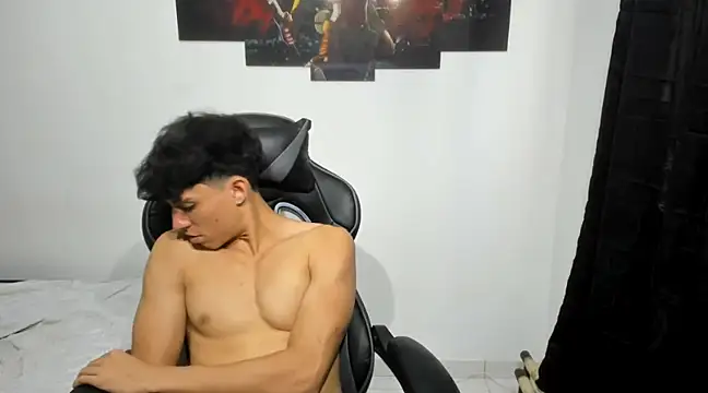 Snapshot of enzo_sloran chatting on February 2025 04:16:01 PM enzo sloran online show from February 2025 04:16:01 PM