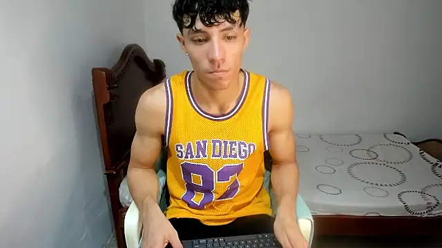 Snapshot of enzo_sloran chatting on September 2025 05:26:02 PM enzo sloran online show from September 2025 05:26:02 PM