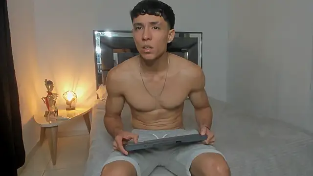 Snapshot of enzo_sloran chatting on November 2025 06:12:02 AM enzo sloran online show from November 2025 06:12:02 AM