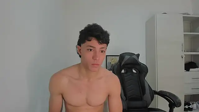 Snapshot of enzo_sloran chatting on February 2026 12:28:01 PM enzo sloran online show from February 2026 12:28:01 PM